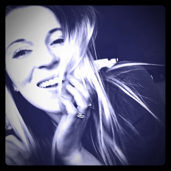 Meet your Posher, Olivia - Picture 1 of 1